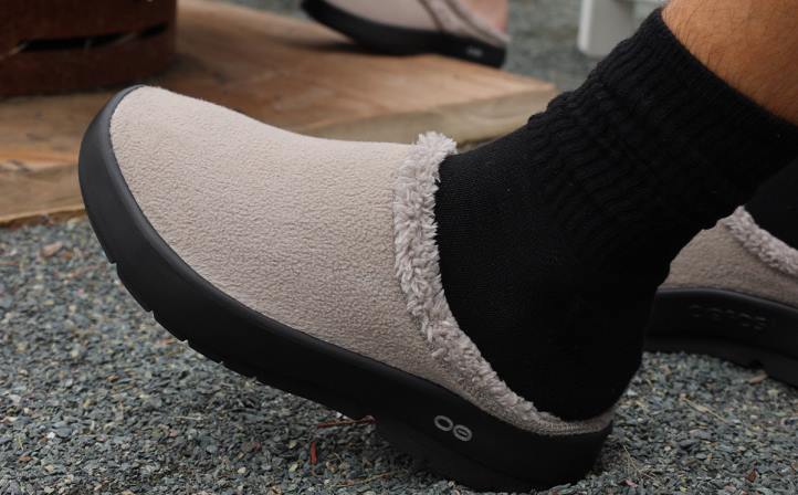 Pardo OOFOS mule masculina oocoozie 62V2162