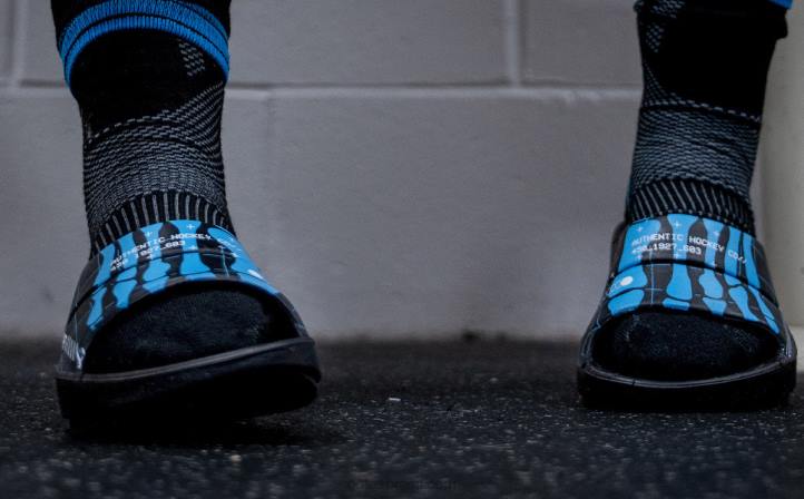 esqueleto bauer OOFOS sandália masculina ooahh slide limitada 62V2124