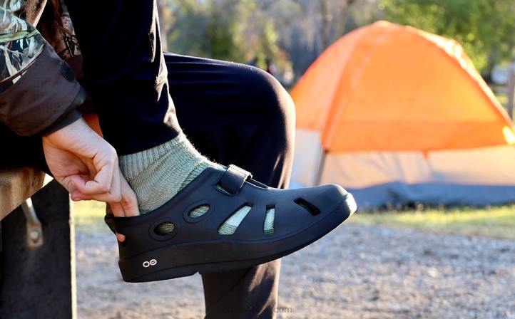 preto OOFOS sandália masculina oocandoo 62V2141