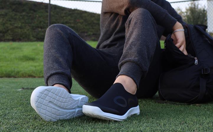 Branco preto OOFOS sapato baixo esportivo oomg masculino 62V2147