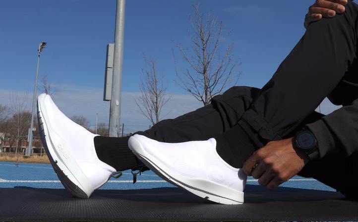 branco OOFOS sapato baixo esportivo oomg masculino 62V2148