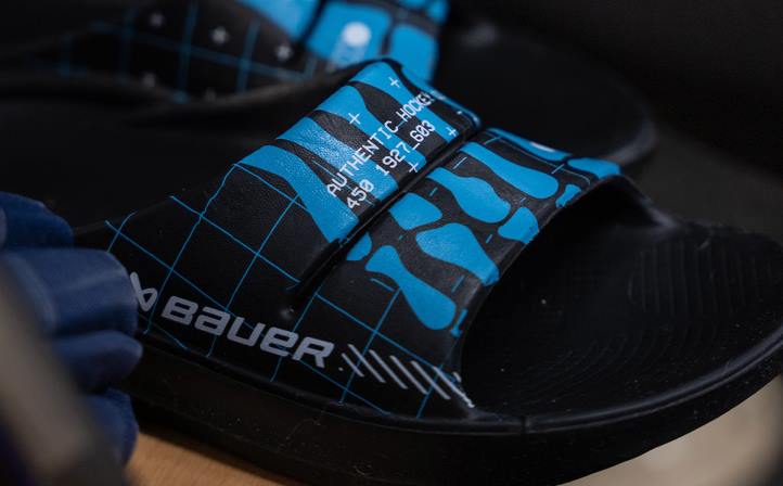 esqueleto bauer OOFOS sandália feminina ooahh slide limitada 62V221