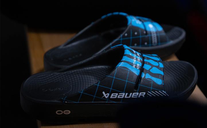 esqueleto bauer OOFOS sandália feminina ooahh slide limitada 62V221