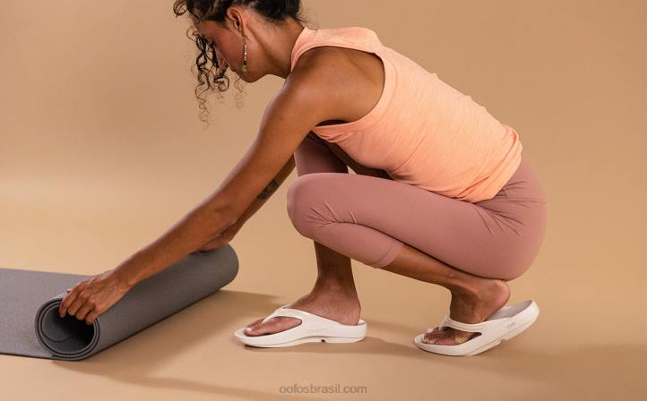 marfim OOFOS sandália oolala feminina 62V268