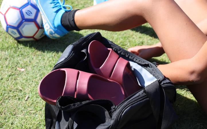 marte vermelho OOFOS sandália feminina ooahh slide 62V250