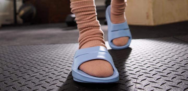 netuno azul OOFOS sandália feminina ooahh slide 62V25