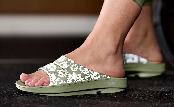 trópicos sábios OOFOS sandália feminina ooahh slide limitada 62V212