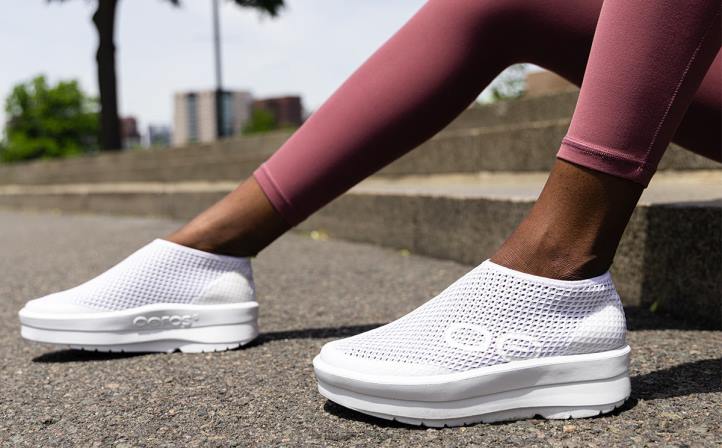 branco OOFOS sapato oomega chukka feminino 62V283