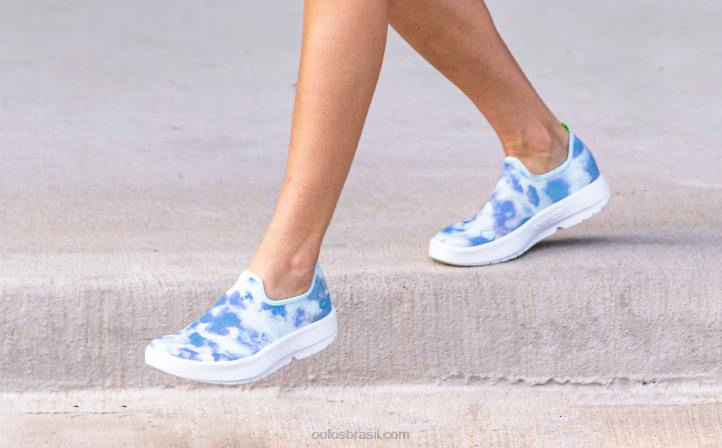 tie dye aqua OOFOS sapato baixo feminino oomg eezee 62V273