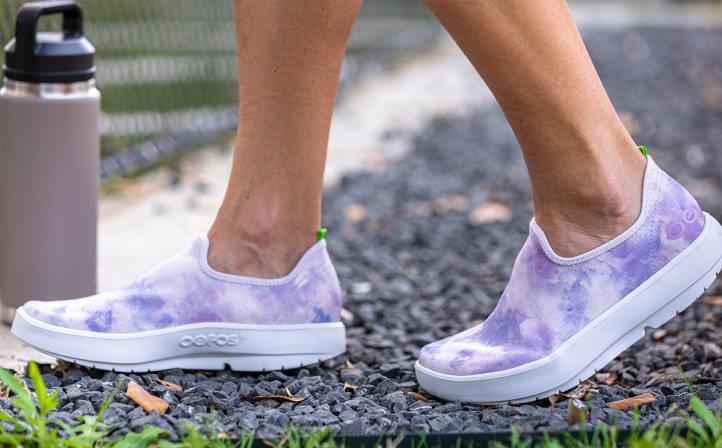 tie dye lavanda OOFOS sapato baixo feminino oomg eezee 62V274