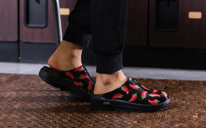 Pimenta OOFOS tamanco feminino edição limitada oocloog 62V292