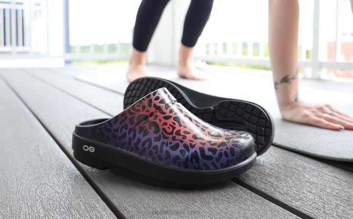 leopardo arco-íris OOFOS tamanco feminino edição limitada oocloog 62V298